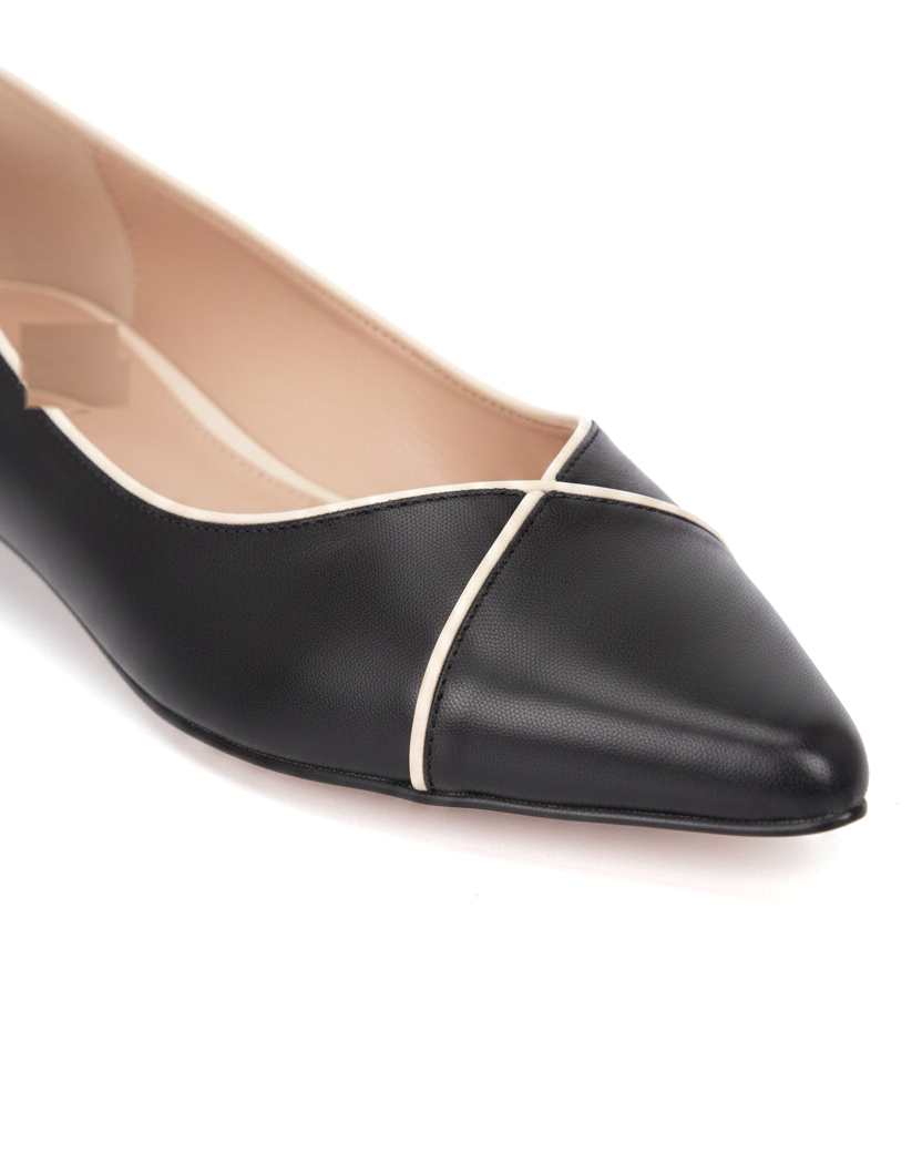 Nahaufnahme der elfenbeinfarbenen Kontrastpaspelierung der schwarzen Lederballerinas Ariri von Mangara Atelier – SKU 103NVPR