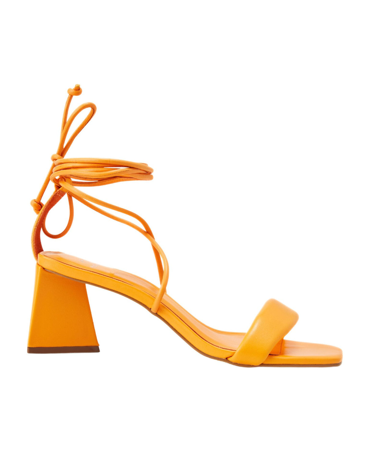 Mangará Atelier Caúna Riemchensandalen mit Blockabsatz aus orangefarbenem Kalbsleder – Vorderansicht – SKU 222A124737