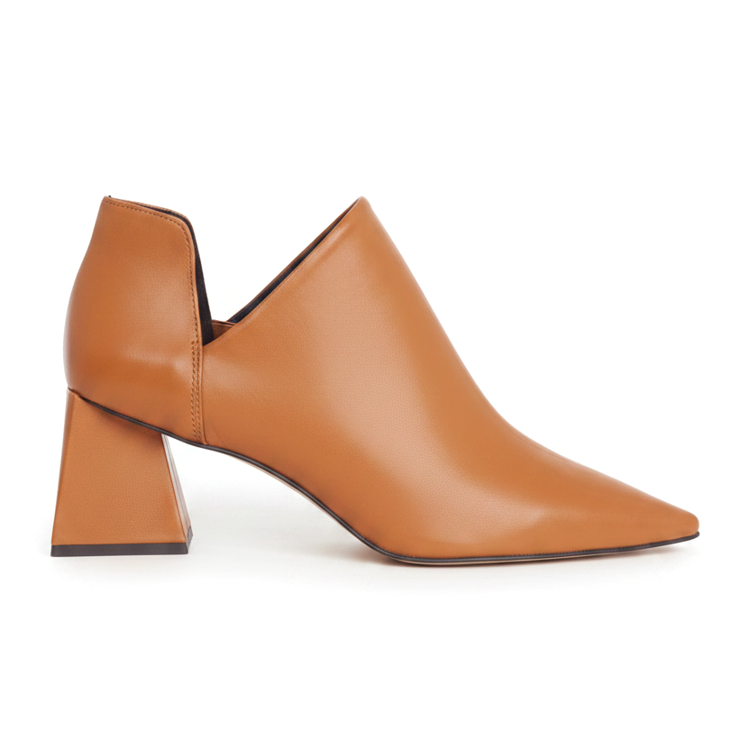 Maranta caramel brown leather ankle boots with pointed toe and flared block heel, side view on white background