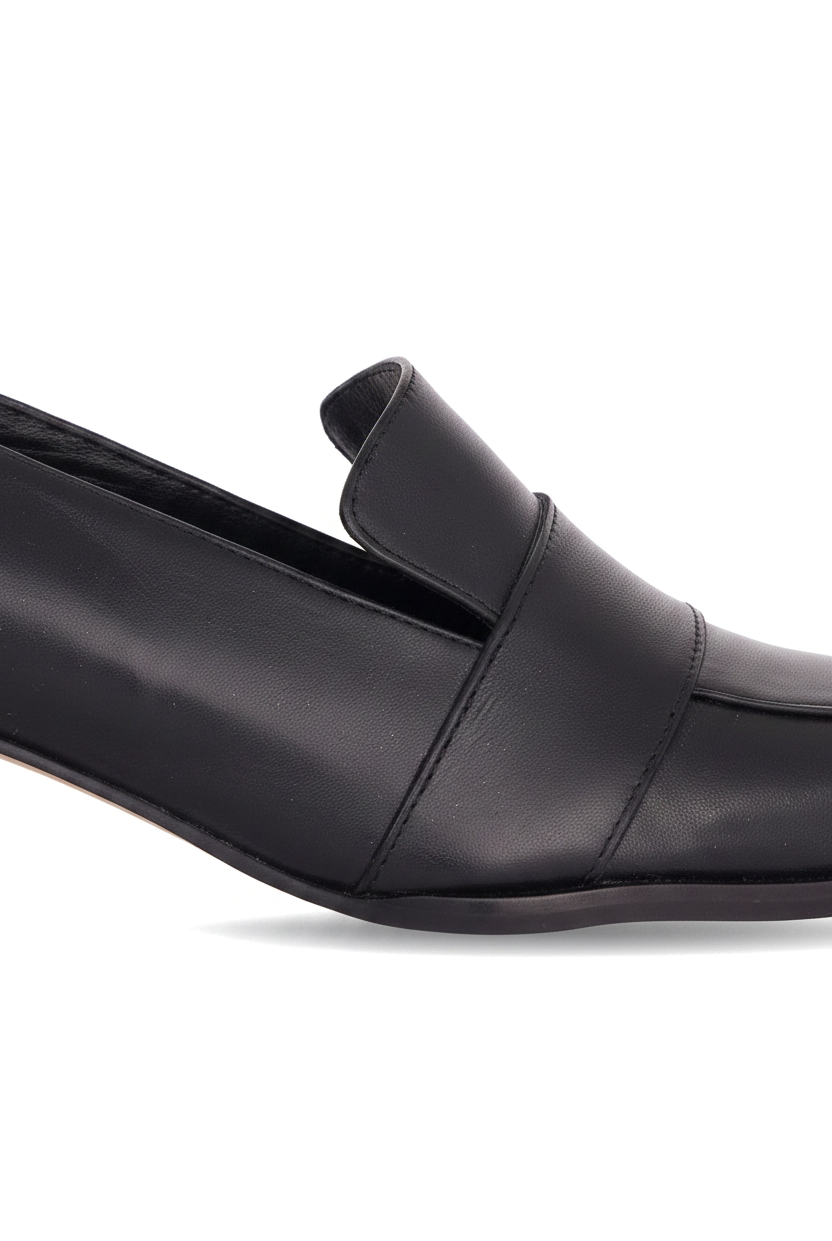 Close-up of the vamp strap and stacked heel on Mangara Atelier Louro Black Loafers - SKU MOPR