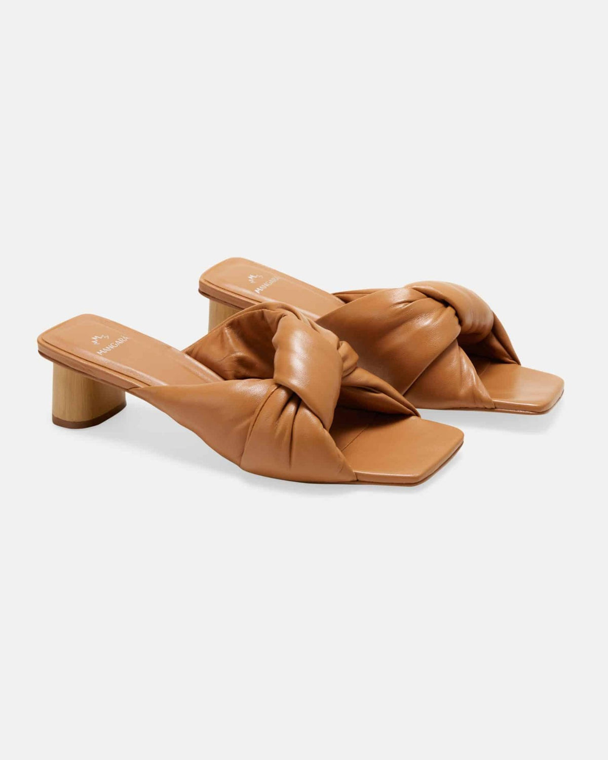 Mangará Atelier Carobá Mules aus karamellfarbenem Leder mit Blockabsatz – Seitenansicht – SKU 222A094237