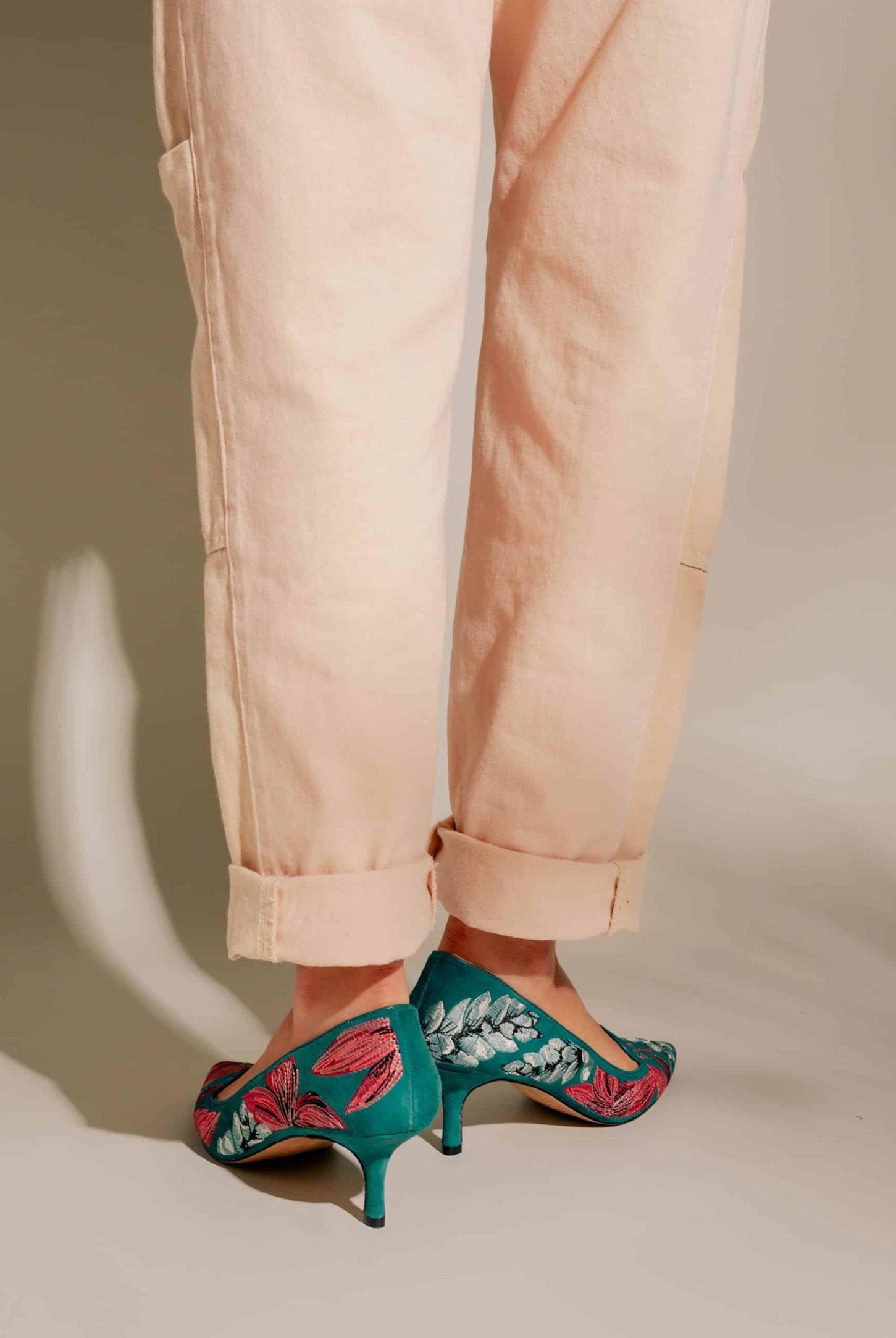 Mangará Ipê Women's Pumps - Leather - Handmade - Embroidery - 6cm Kitten Heel