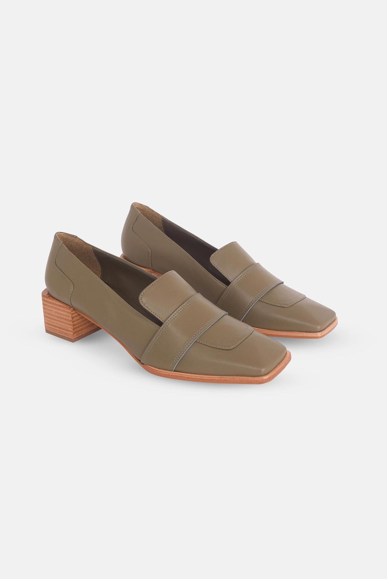 Mangará Louro Women's Loafers - Premium Leather