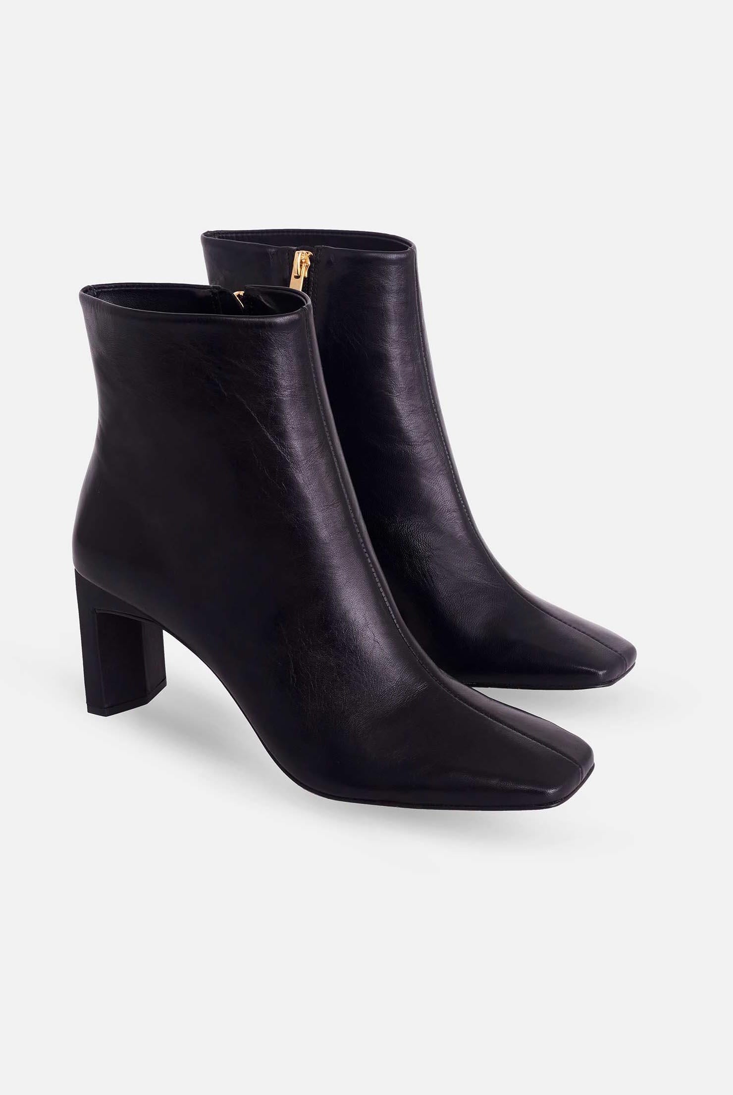 Mangará Atelier Black Goat Leather Ankle Boots – Side View – SKU 377CA4MBL37