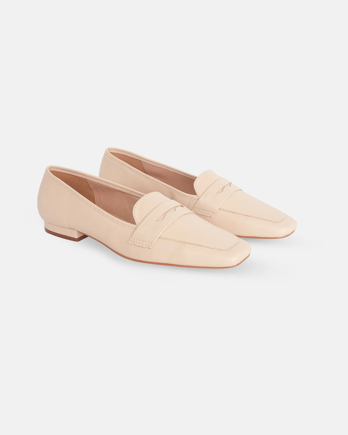 Beigefarbene Leder-Loafer von Mangará Atelier mit eckiger Zehenpartie – Seitenansicht – SKU 201NVVA38
