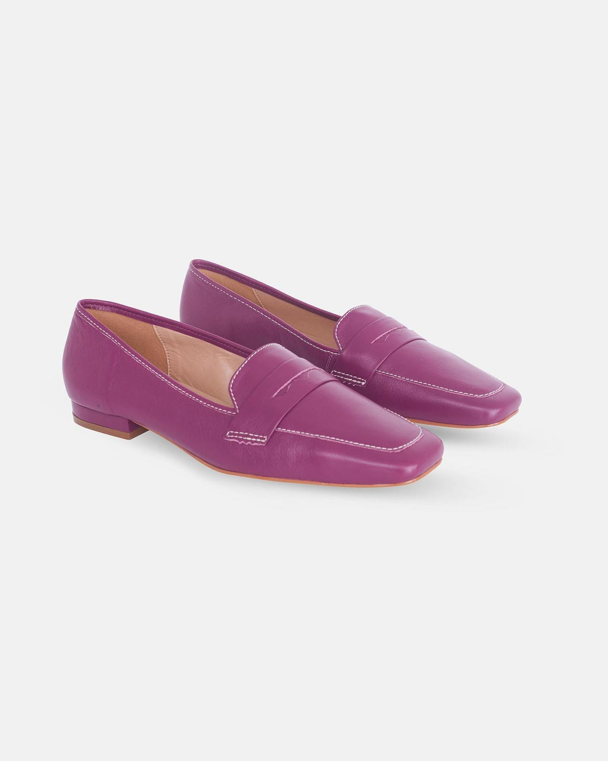 Lila Leder-Loafer von Mangará Atelier mit quadratischer Zehenpartie – Detailansicht – SKU 201NVME38