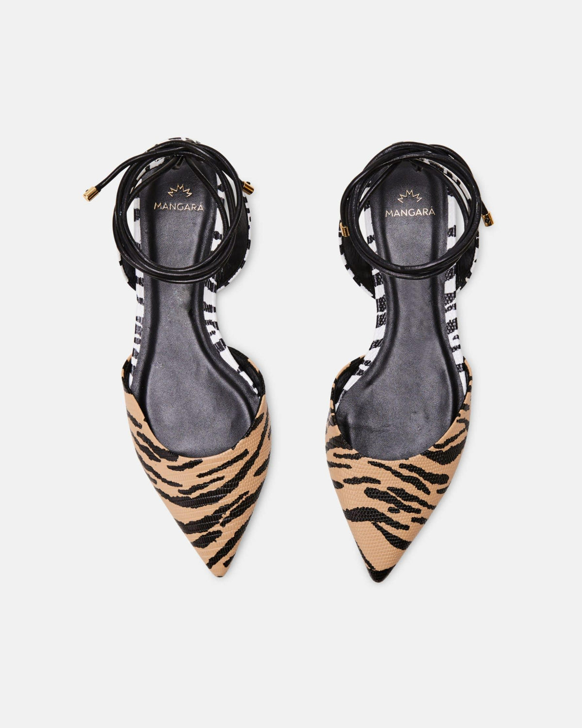 Mangará Atelier Flache Sandalen aus Kalbsleder mit Animal-Print – Seitenansicht – SKU 222A065240