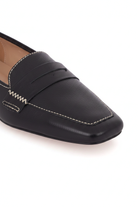 Close-up detail of Mangará Cipó black leather loafers: ecru contrast stitching, zigzag strap finish and wavy penny slot – SKU 201NVPR