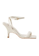 Sandales à bride de cheville en cuir de veau blanc cassé Mangará Atelier – Vue de face – SKU 222A105038