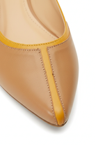 Macro detail of Mangará Pitanga caramel ballet flats: mustard leather trim along the topline and pointed toe – SKU 222E0619
