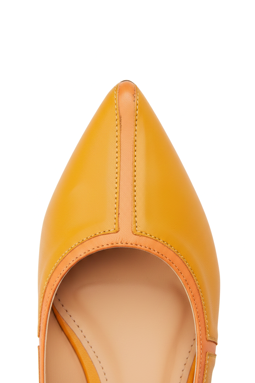 Macro detail of Mangará Pitanga mustard yellow ballet flats: melon leather trim along the topline and pointed toe – SKU 222E0624