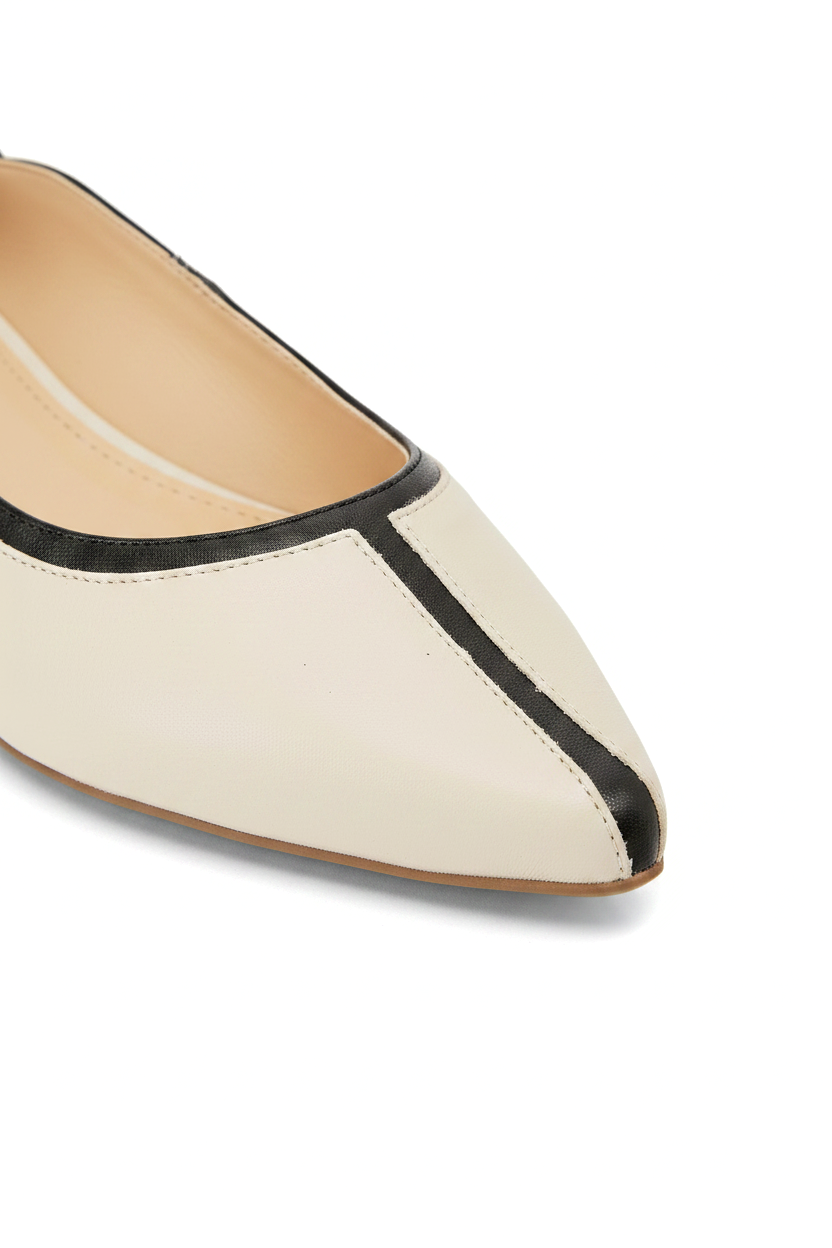 Macro detail of Mangará Pitanga ivory ballet flats: black leather trim along the topline and centre stripe to the pointed toe – SKU 222E0625