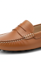 Close-up of the penny strap and ivory moccasin stitching on the Mangará Angico brown driving loafer