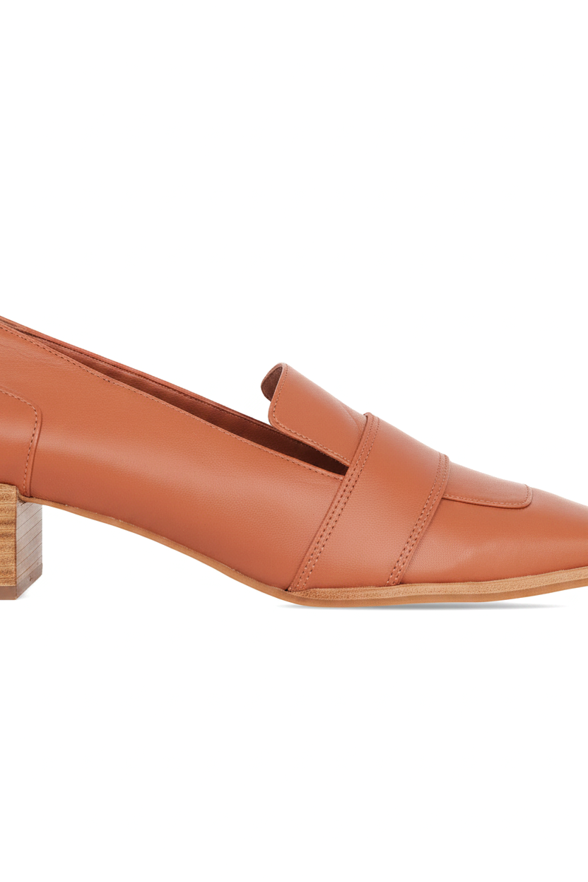 Close-up of the vamp strap and stacked wooden heel on Mangara Atelier Louro Caramel Loafers - SKU MOAD