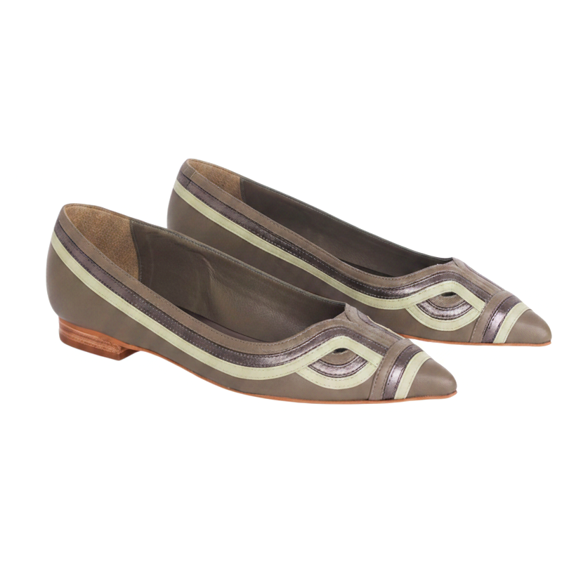 Mangará Begonia olive green leather ballerinas, three-quarter view showing the layered art deco applique